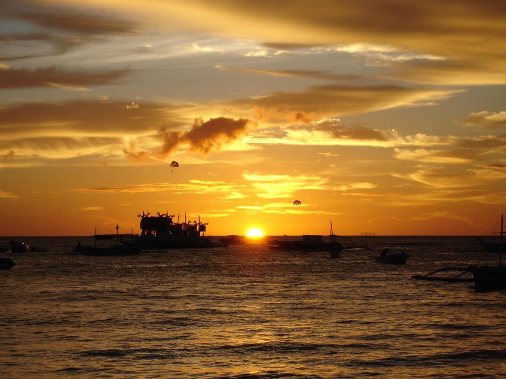 Bolabog Beach Resort Balabag  ภายนอก รูปภาพ